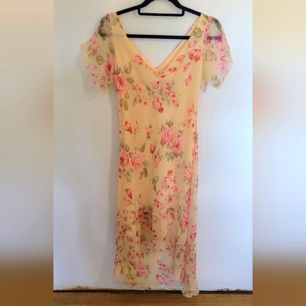 Beautiful Y2K Pale Yellow and Pink Floral Hi-Low Flowy Dress in women's size 5/6
